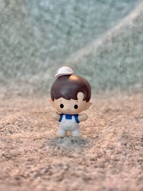Hacipupu Pop Bean | Hug Me Series mini bean | POP MART mini figure